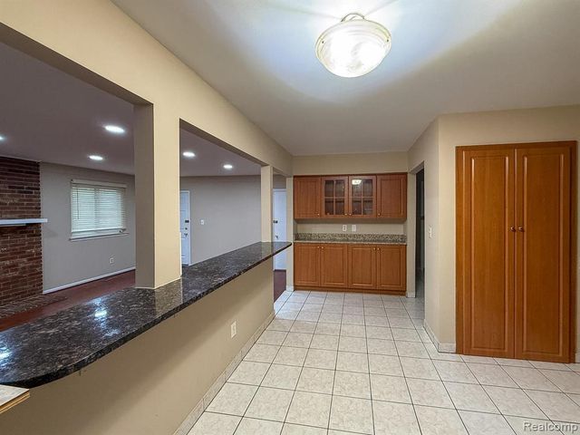 2863 Continental Drive, Troy, MI 48083