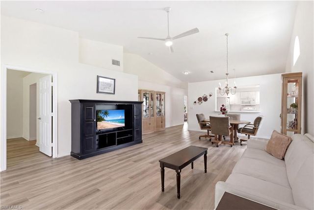 378 Melrose PL 4, Naples, FL 34104