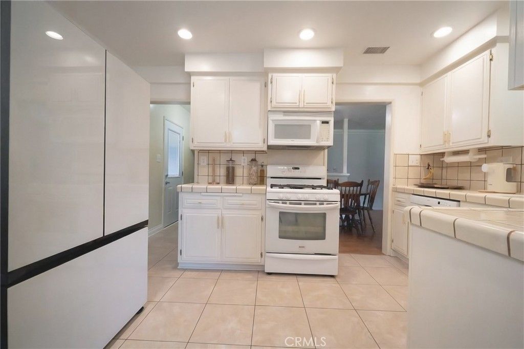 Image 11 of property listing at 10462 Somerset Boulevard, Bellflower, CA 90706