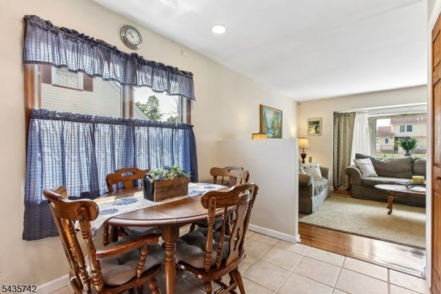 27 W James Pl, Woodbridge Twp., NJ 08830