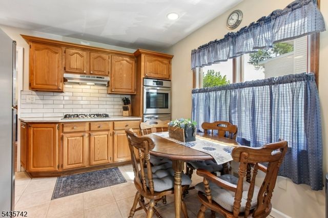 27 W James Pl, Woodbridge Twp., NJ 08830