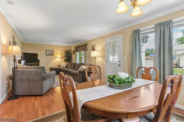 27 W James Pl, Woodbridge Twp., NJ 08830