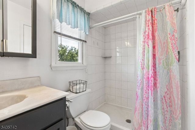 27 W James Pl, Woodbridge Twp., NJ 08830