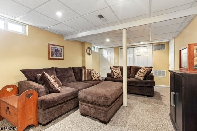 27 W James Pl, Woodbridge Twp., NJ 08830