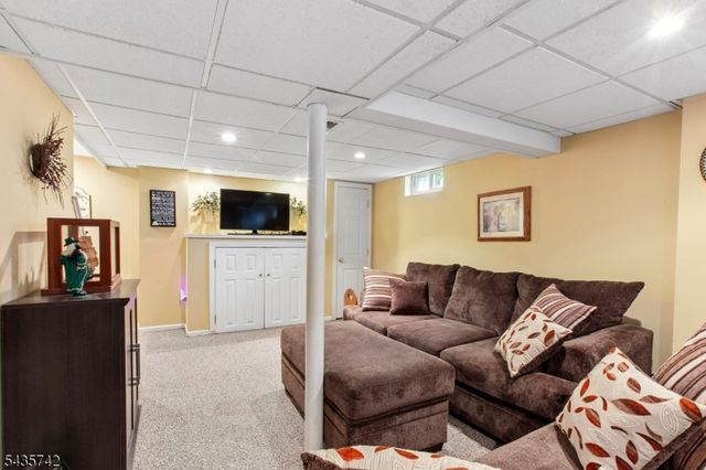 27 W James Pl, Woodbridge Twp., NJ 08830