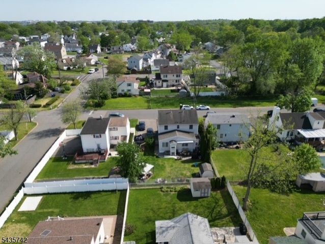 27 W James Pl, Woodbridge Twp., NJ 08830