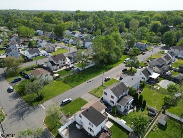 27 W James Pl, Woodbridge Twp., NJ 08830