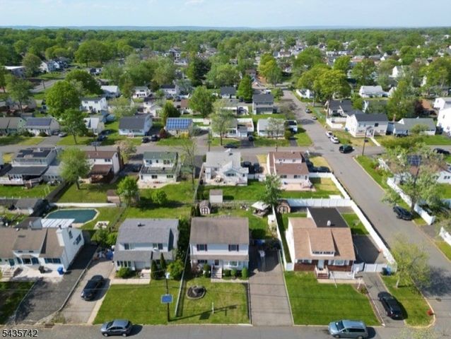 27 W James Pl, Woodbridge Twp., NJ 08830