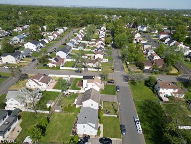 27 W James Pl, Woodbridge Twp., NJ 08830