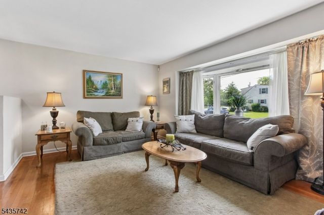 27 W James Pl, Woodbridge Twp., NJ 08830