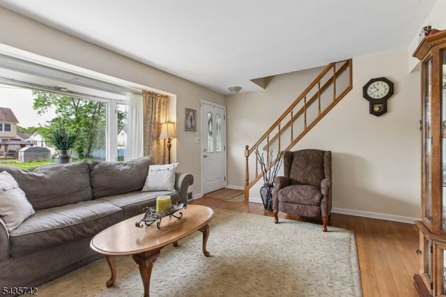 27 W James Pl, Woodbridge Twp., NJ 08830