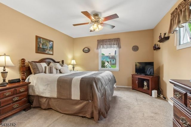 27 W James Pl, Woodbridge Twp., NJ 08830