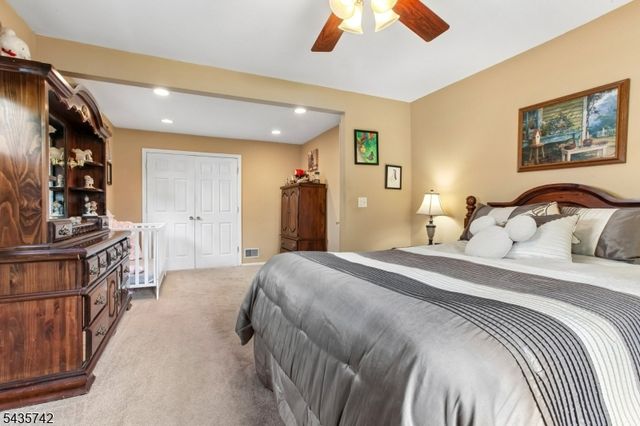 27 W James Pl, Woodbridge Twp., NJ 08830