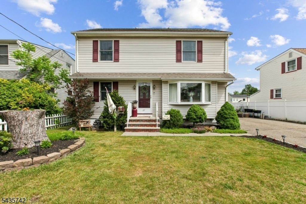 27 W James Pl, Woodbridge Twp., NJ 08830