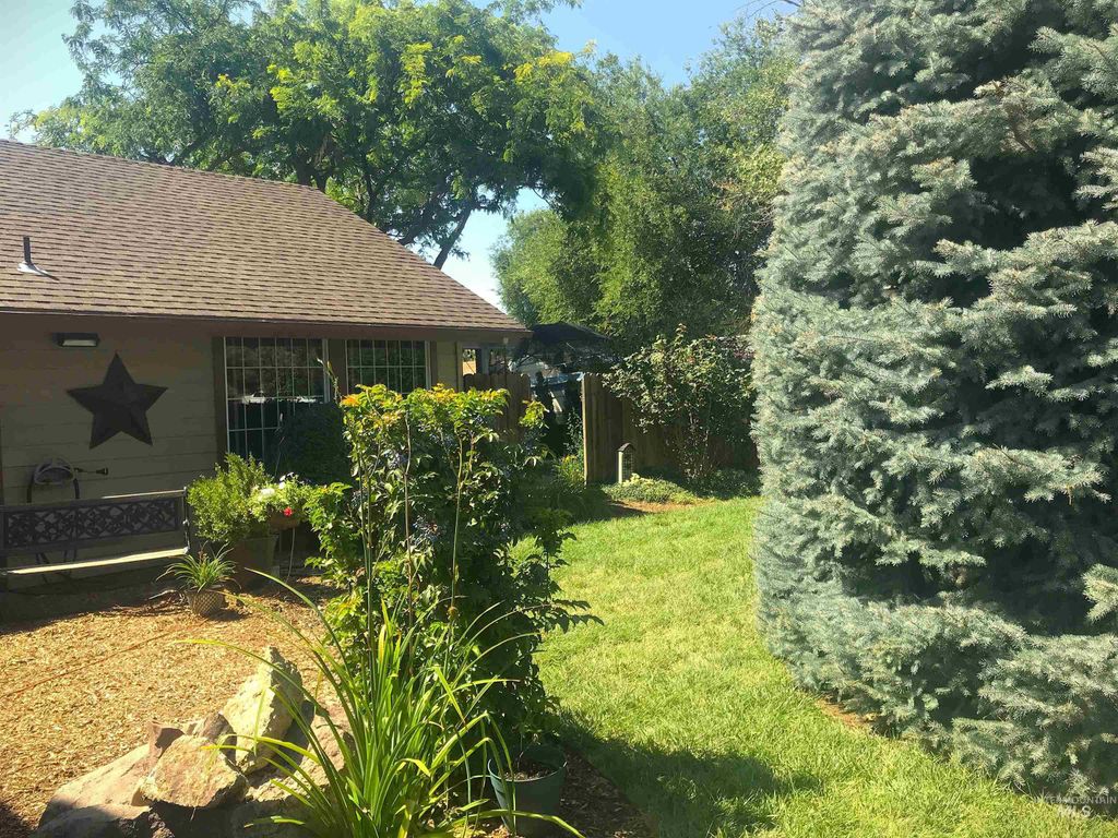 363 E Ranch Drive, Eagle, ID 83616 photo 2