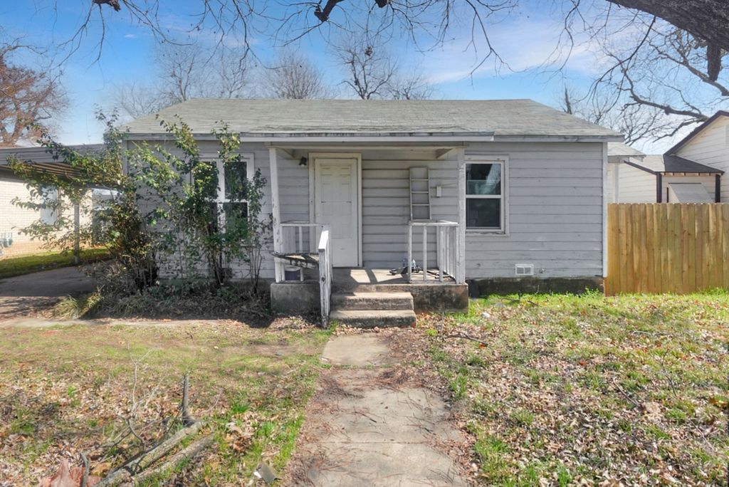 204 S Williams Drive, Comanche, TX 76442