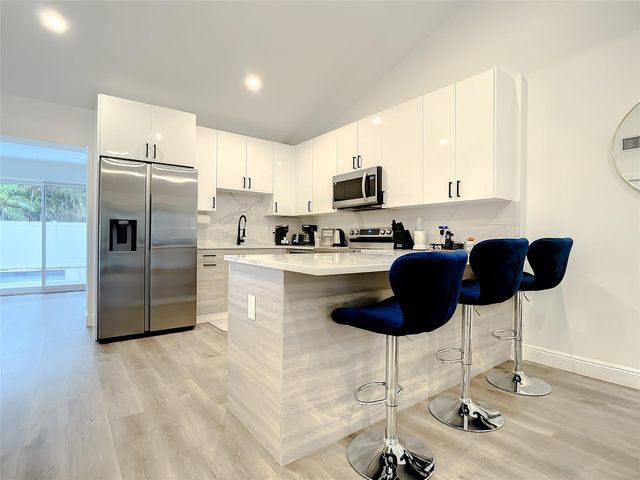 2100 NE 45th Street 1, Fort Lauderdale, FL 33308