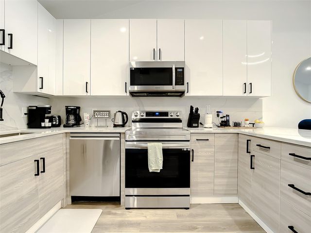 2100 NE 45th Street 1, Fort Lauderdale, FL 33308