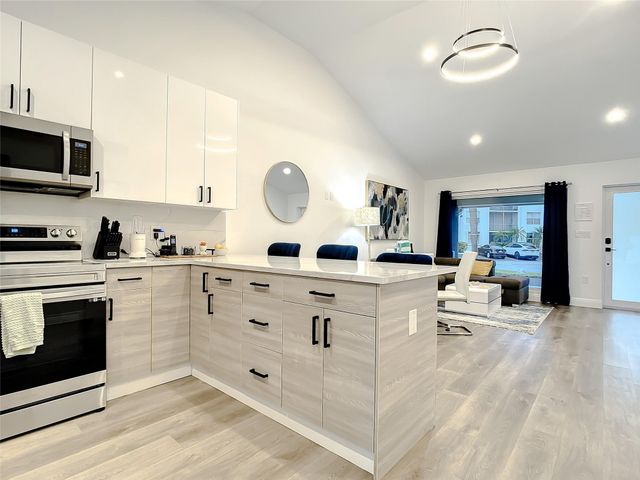 2100 NE 45th Street 1, Fort Lauderdale, FL 33308