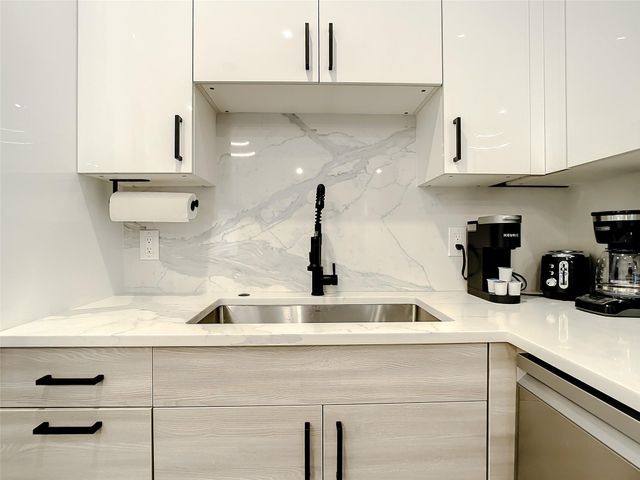 2100 NE 45th Street 1, Fort Lauderdale, FL 33308