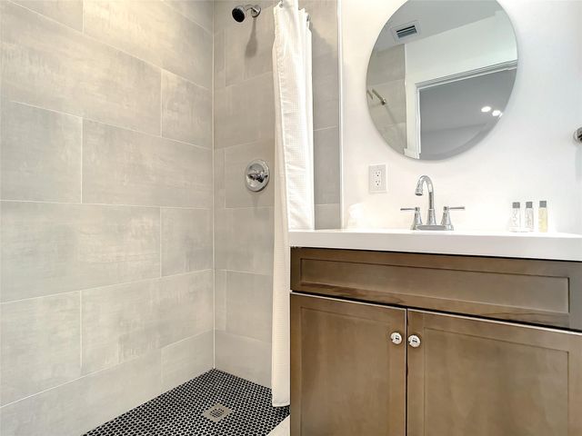 2100 NE 45th Street 1, Fort Lauderdale, FL 33308