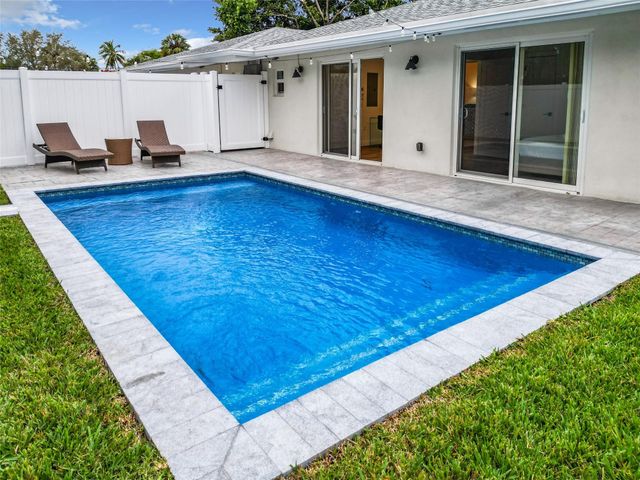 2100 NE 45th Street 1, Fort Lauderdale, FL 33308