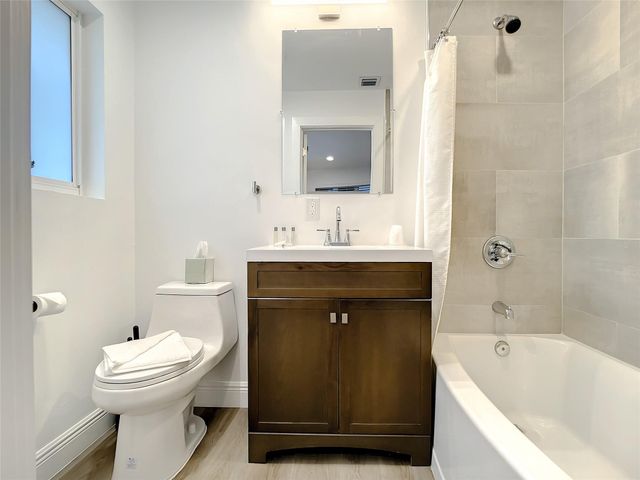 2100 NE 45th Street 1, Fort Lauderdale, FL 33308