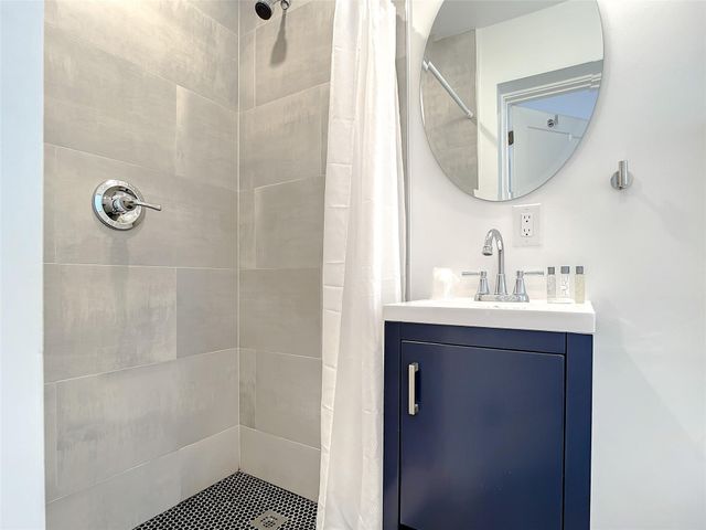 2100 NE 45th Street 1, Fort Lauderdale, FL 33308