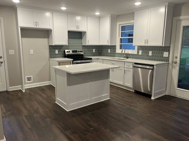 952 N Broadway, Portland, TN 37148