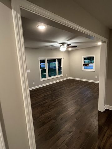 952 N Broadway, Portland, TN 37148