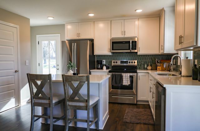 952 N Broadway, Portland, TN 37148