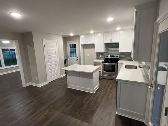 952 N Broadway, Portland, TN 37148