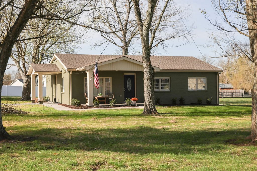 952 N Broadway, Portland, TN 37148