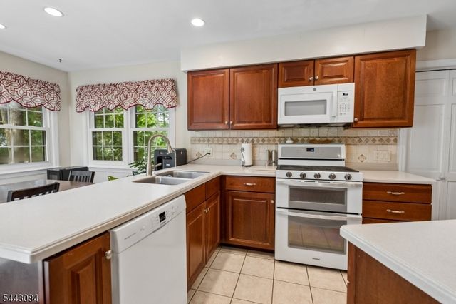 39 Robin Hood Way, Wayne Twp., NJ 07470