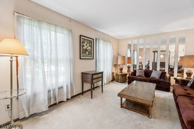 39 Robin Hood Way, Wayne Twp., NJ 07470