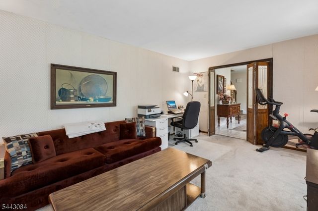 39 Robin Hood Way, Wayne Twp., NJ 07470