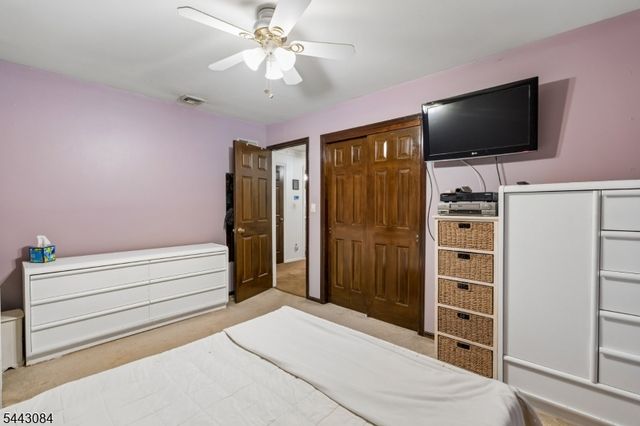 39 Robin Hood Way, Wayne Twp., NJ 07470