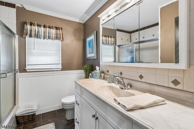 39 Robin Hood Way, Wayne Twp., NJ 07470
