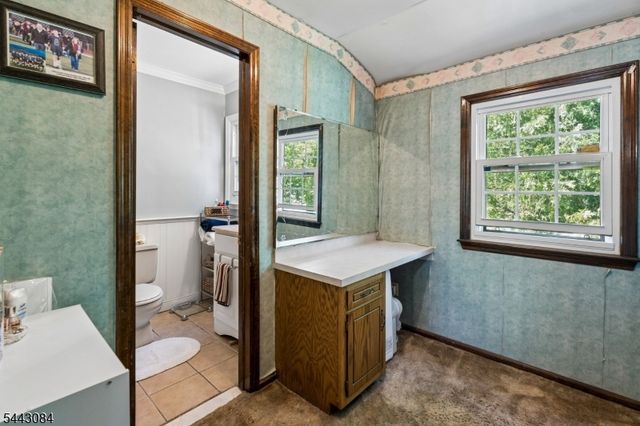 39 Robin Hood Way, Wayne Twp., NJ 07470