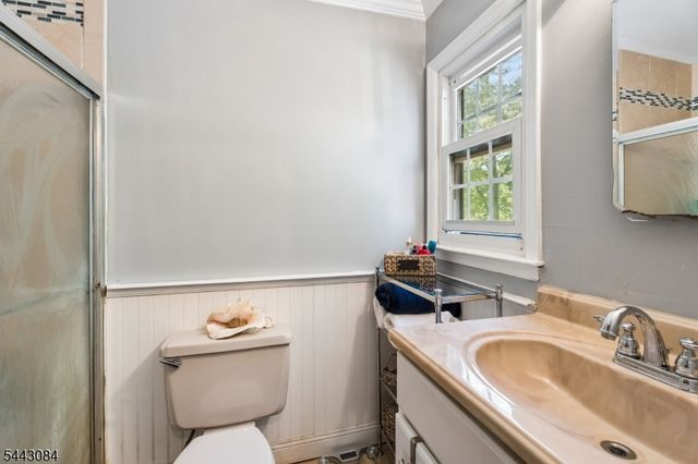 39 Robin Hood Way, Wayne Twp., NJ 07470