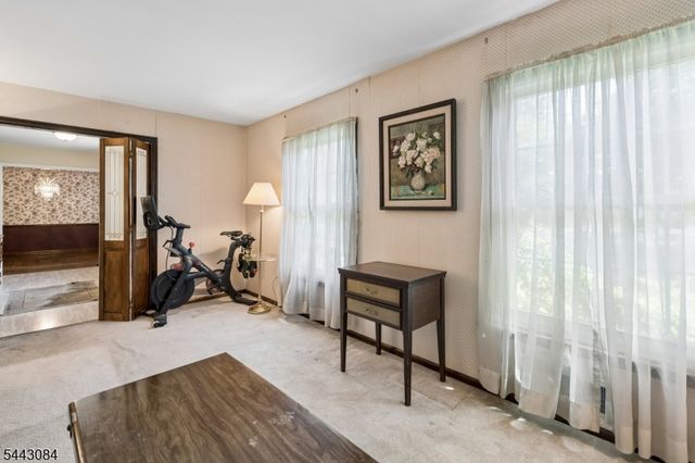 39 Robin Hood Way, Wayne Twp., NJ 07470