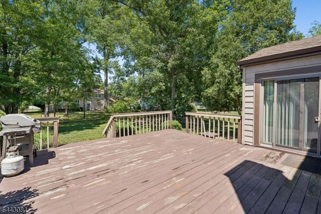 39 Robin Hood Way, Wayne Twp., NJ 07470