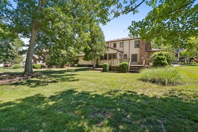 39 Robin Hood Way, Wayne Twp., NJ 07470
