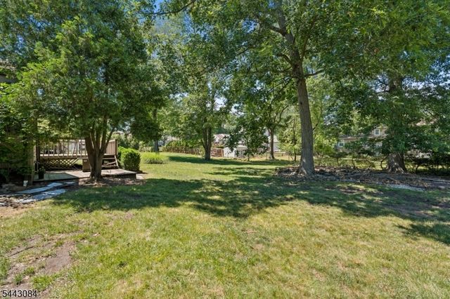 39 Robin Hood Way, Wayne Twp., NJ 07470