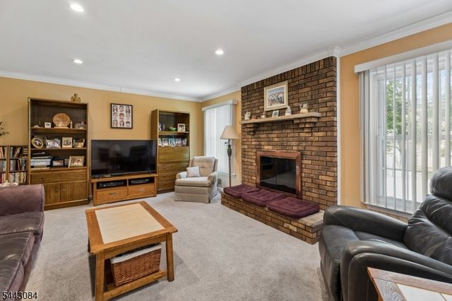 39 Robin Hood Way, Wayne Twp., NJ 07470