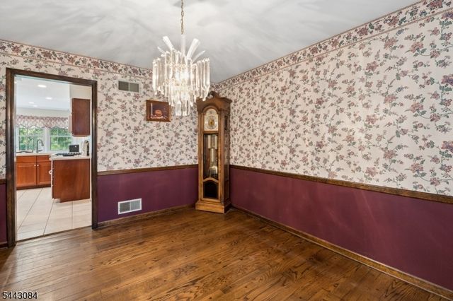 39 Robin Hood Way, Wayne Twp., NJ 07470