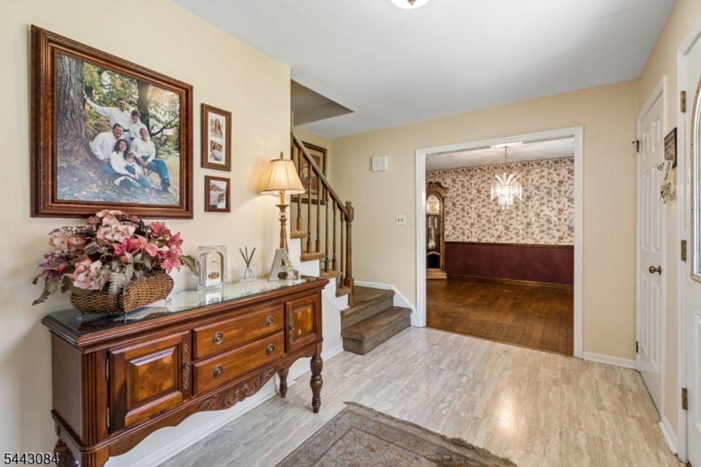 39 Robin Hood Way, Wayne Twp., NJ 07470 — photo 5