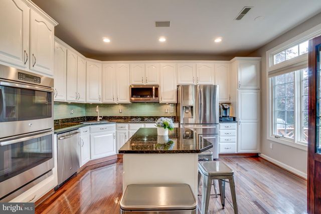 1685 HUNTING CREEK DR, Alexandria, VA 22314