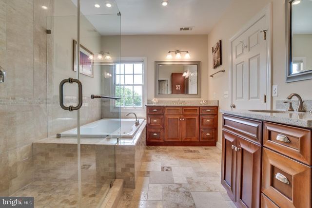 1685 HUNTING CREEK DR, Alexandria, VA 22314