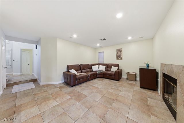 9429 Abalone Way, Las Vegas, NV 89117